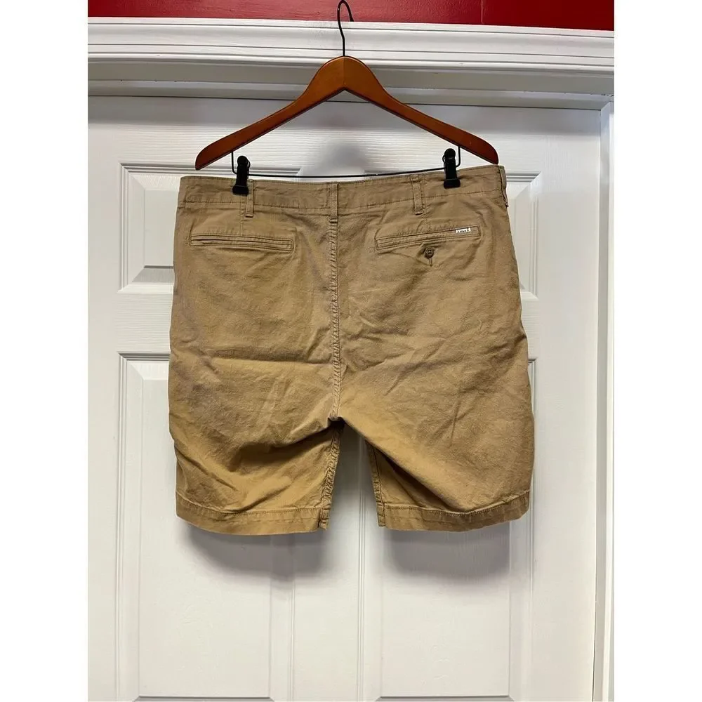 Levi’s Strauss Tan Flat Front Textured Bermuda Shorts sz 38 EUC